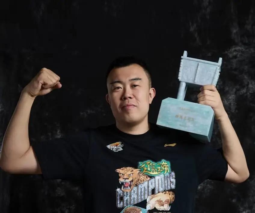 辽篮发文深情告别韩德君！致谢奉献，标明一人一城，寄语退役生活